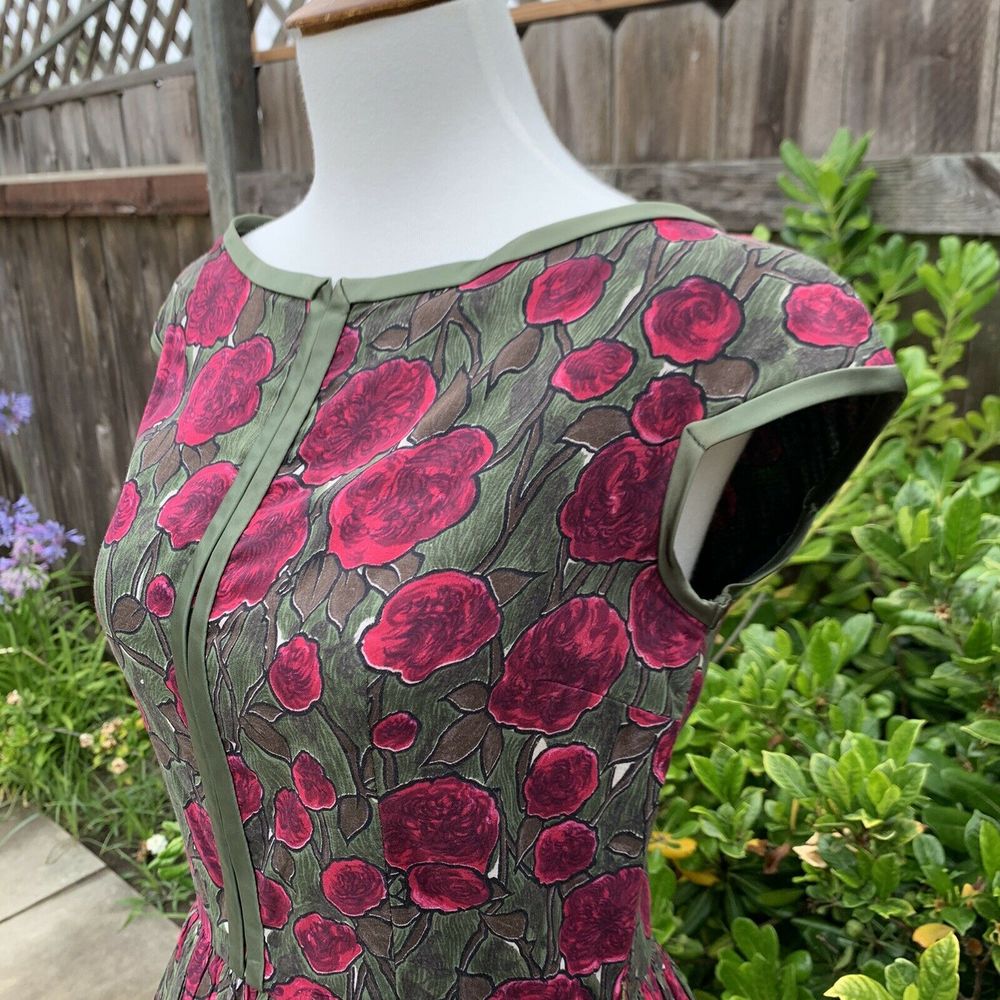 Vintage 1950s Fit and Flare Dress Rose Print - Picture 3 of 8